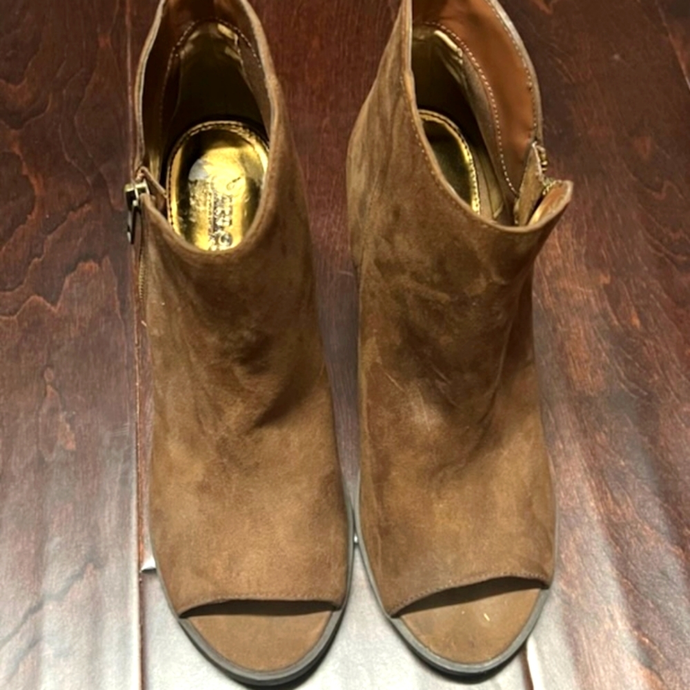 Carlos Santa Brown Suede Open Toes Heel - Size 9.5
